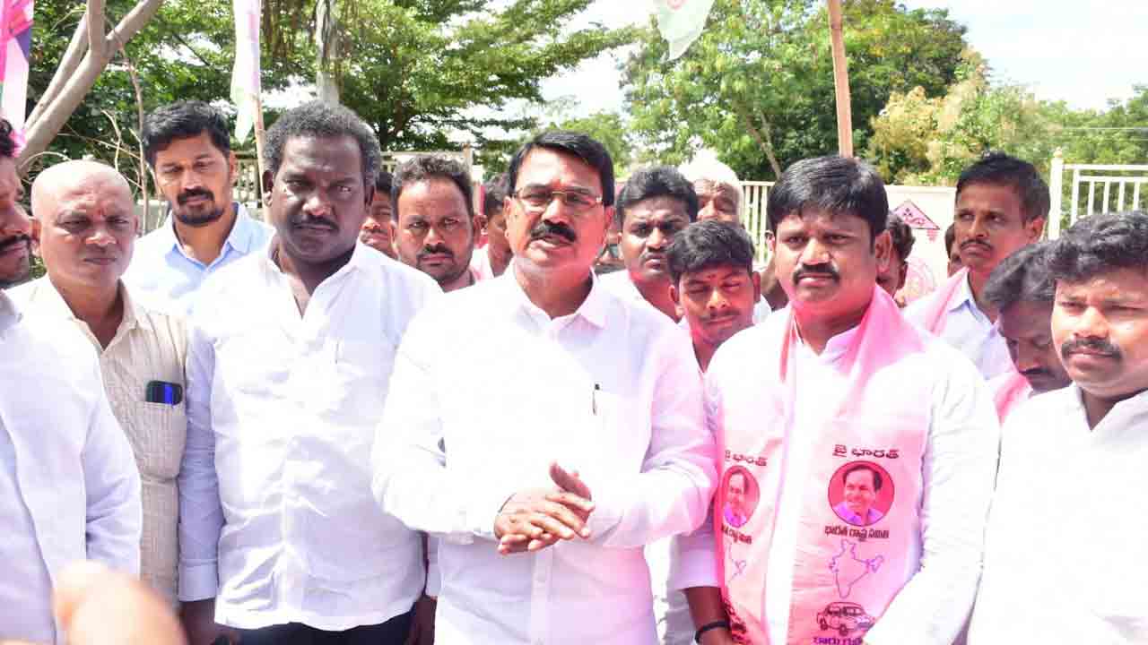 రైతులంటే చిన్నచూపెందుకు?