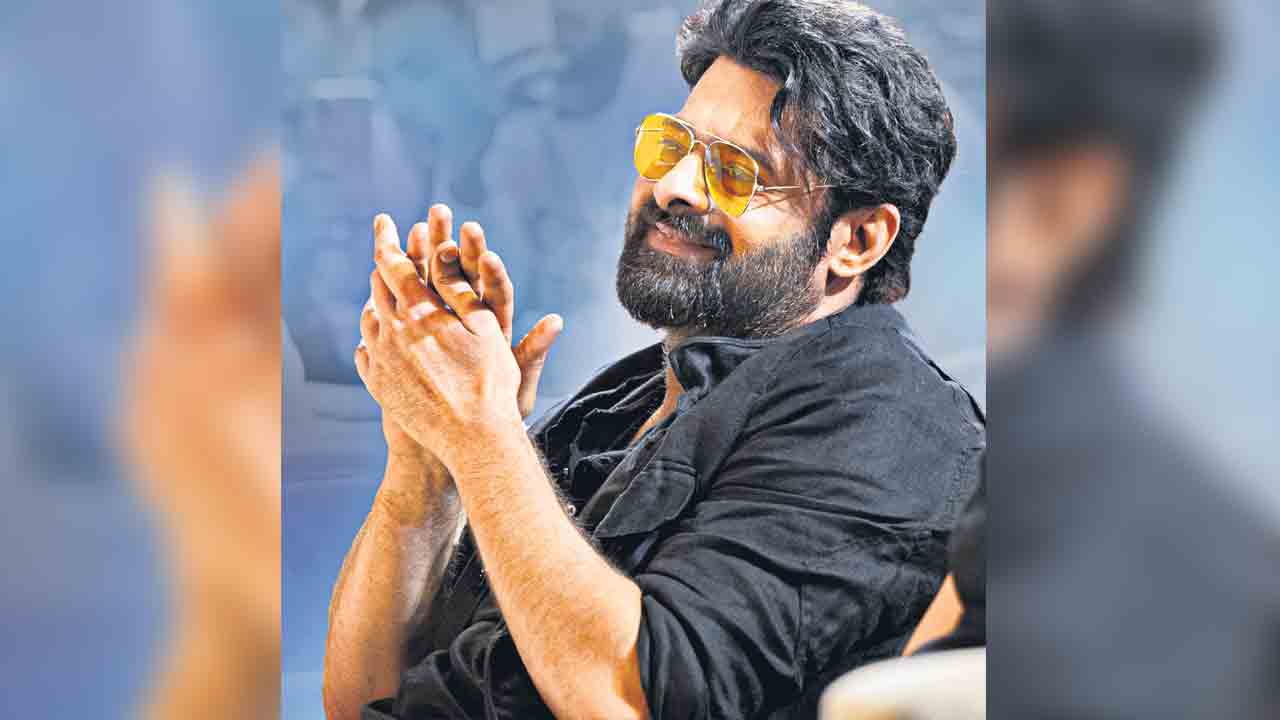 Prabhas | కటౌట్‌ చూసి కొన్ని నమ్మేయాలి డ్యూడ్‌..
