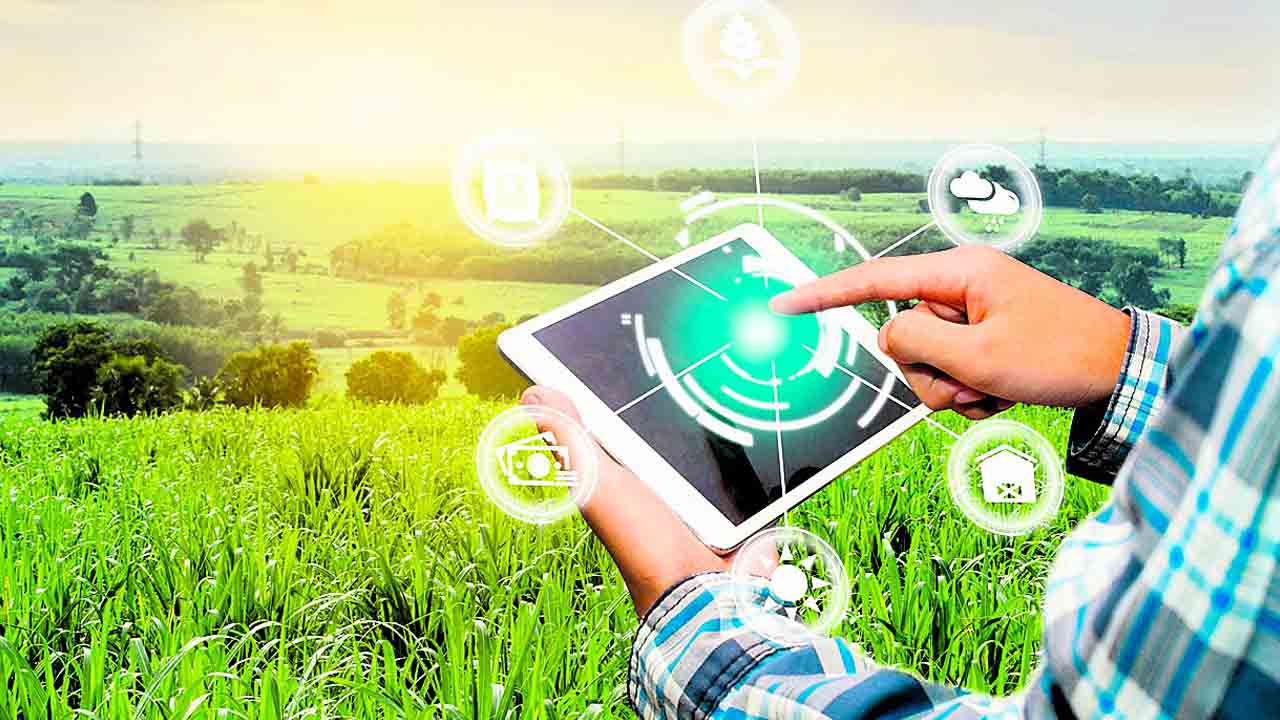 ఏఈవోలపై సర్కార్‌ కత్తి