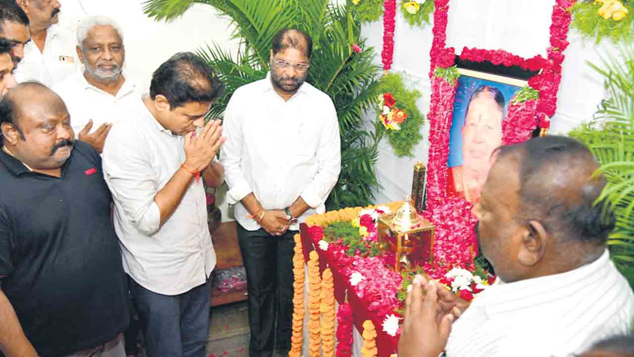 గంగులకు కేటీఆర్‌ పరామర్శ