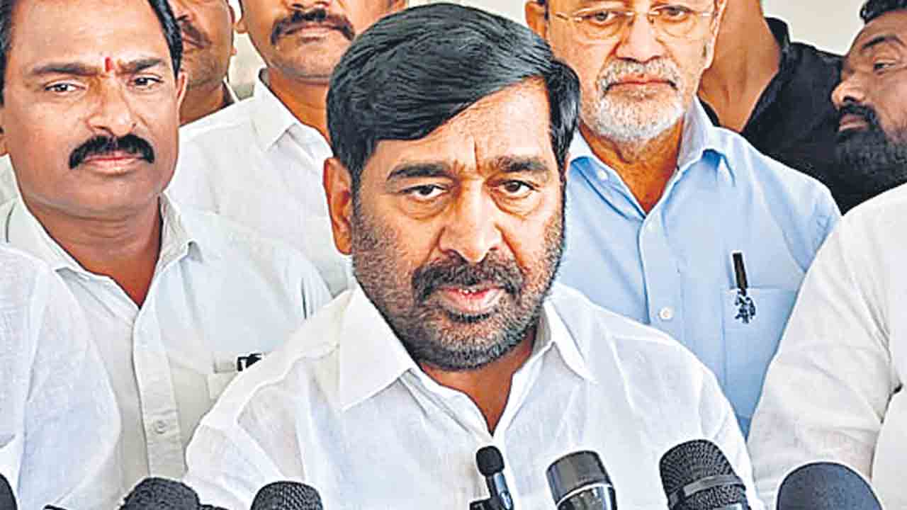 కేటీఆర్‌ ఇంటిపై పోలీసుల దౌర్జన్యమా?