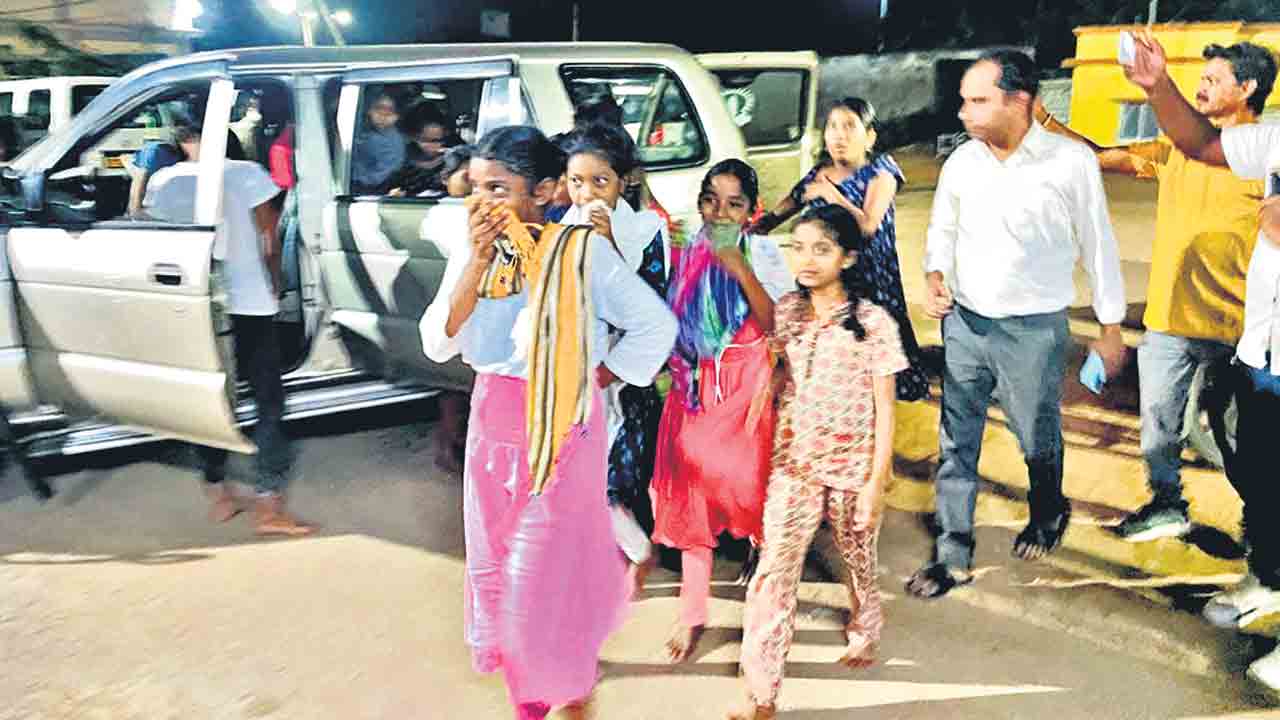 కేజీబీవీలో 60 మంది విద్యార్థినులకు అస్వస్థత