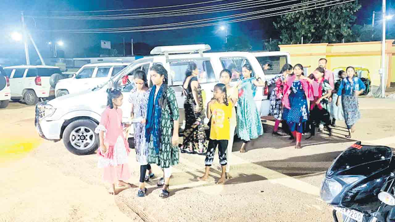 ముత్తారం కస్తూర్బాలో 60 మందికి అస్వస్థత