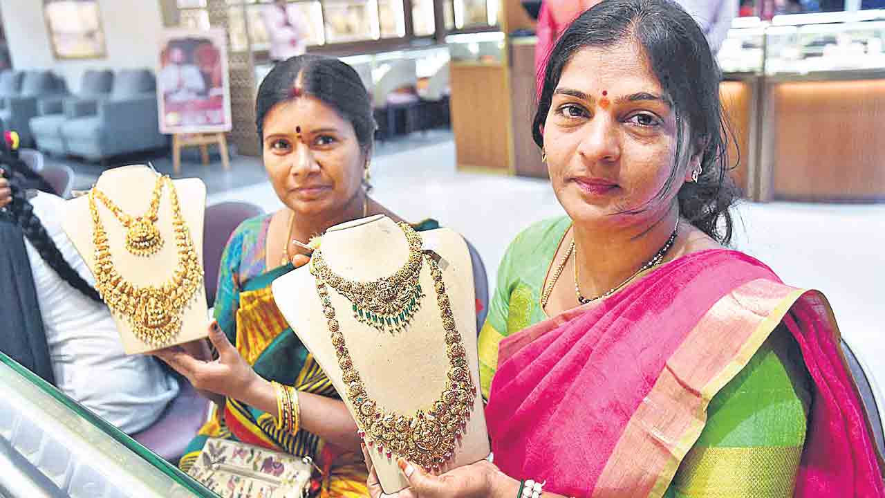 Dhanteras | అమ్మకాలు అంతంతే.. మార్కెట్‌లో కనిపించని ధనత్రయోదశి ఉత్సాహం