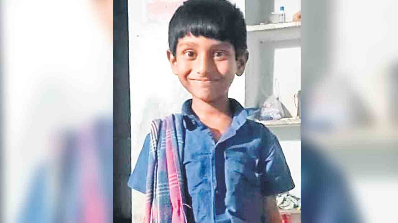 ఊపిరాడక బాలుడి మృతి