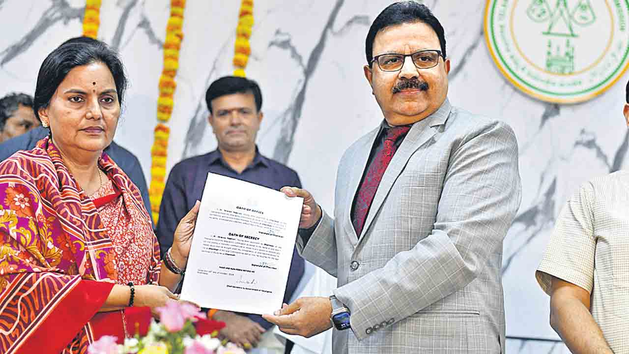 ఈఆర్సీ చైర్మన్‌గా జస్ట్టిస్‌ నాగార్జున ప్రమాణం