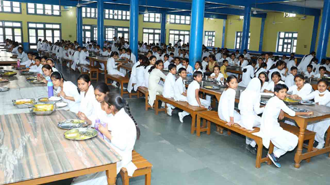 హాస్టల్‌ మెస్‌ చార్జీలు పెంపు