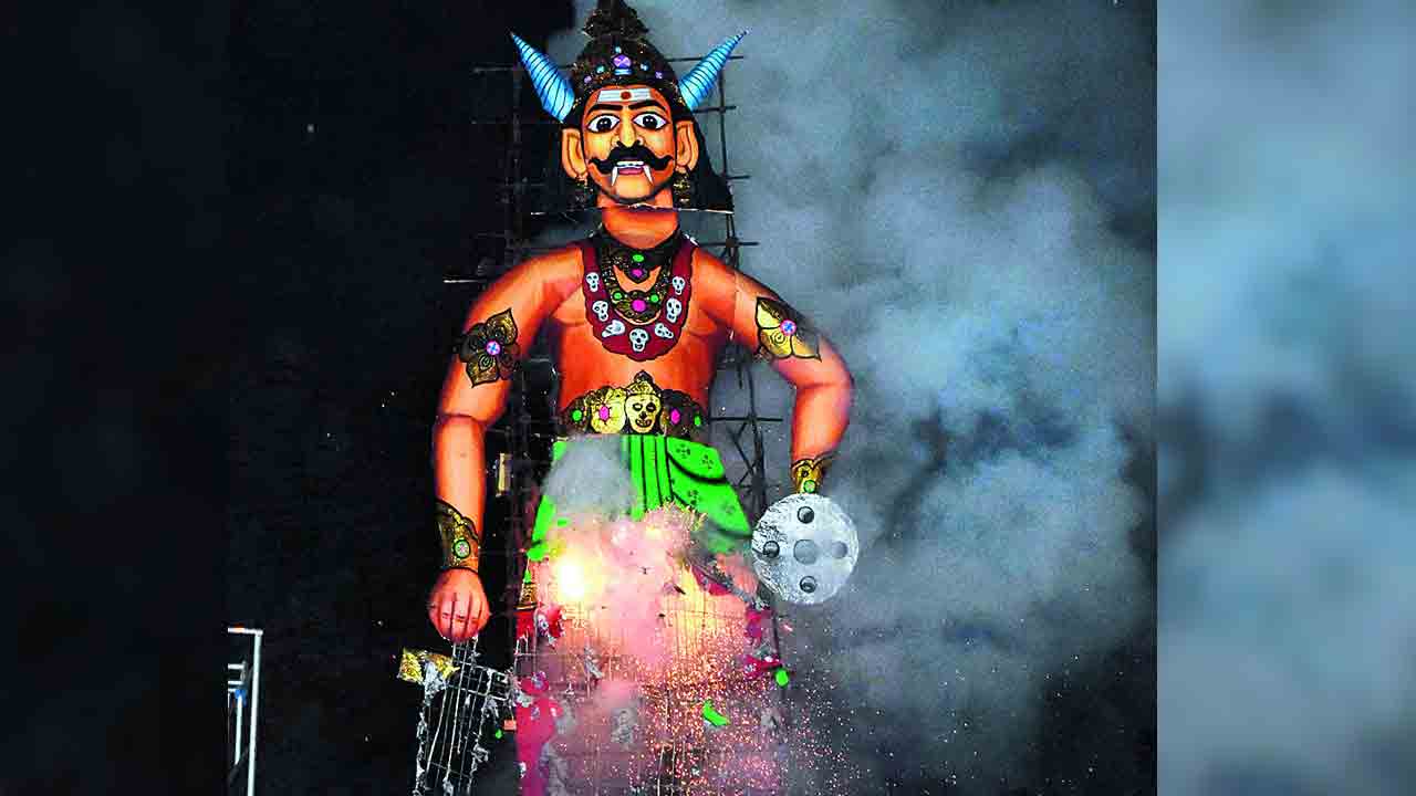 ఘనంగా నరకాసుర వధ