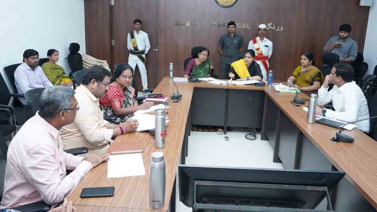 ఎల్‌ఆర్‌ఎస్‌ దరఖాస్తులను పరిశీలించాలి