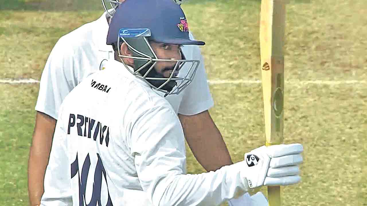 ముంబైకి భారీ ఆధిక్యం