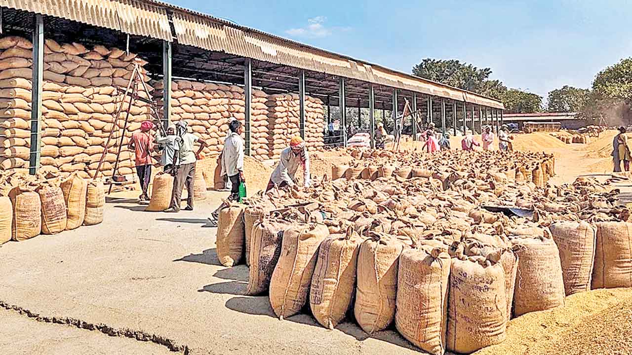 పత్తా లేని ధాన్యం కొనుగోళ్లు!