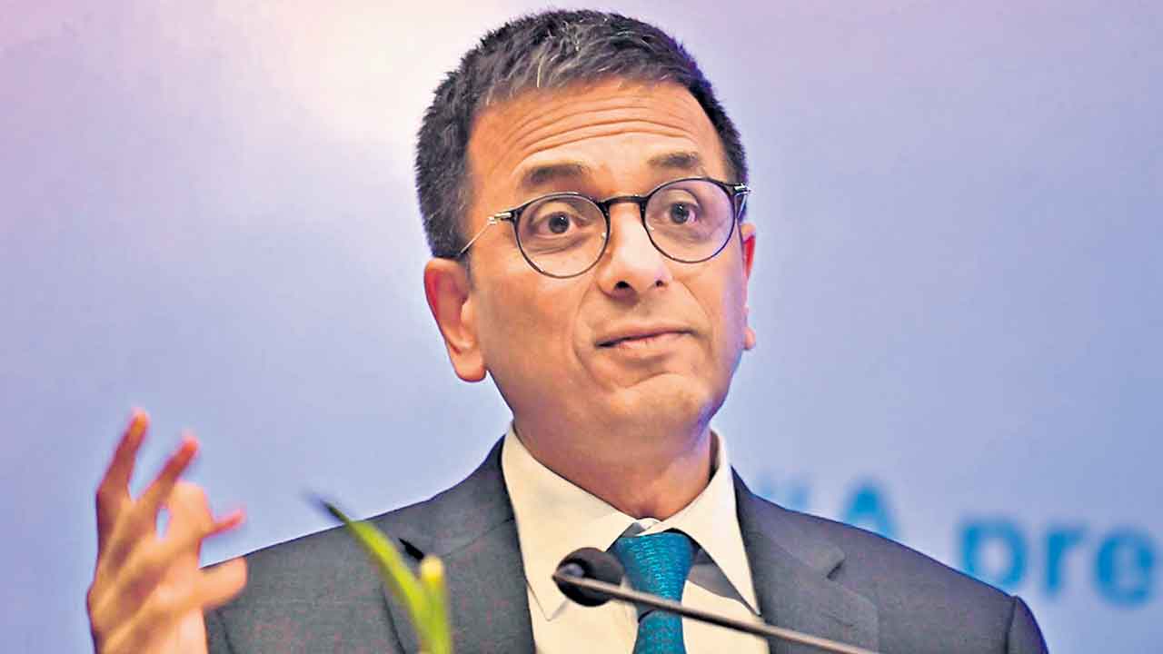 CJI Chandrachud | ప్రభుత్వ పెద్దలను కలిస్తే వాళ్లతో డీల్‌ చేసుకున్నట్టా: సీజేఐ జస్టిస్‌ డీవై చంద్రచూడ్‌