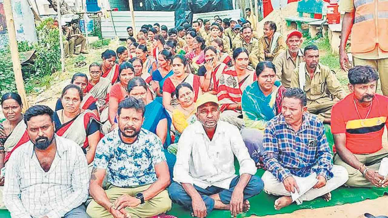 దసరాకైనా దమ్మిడివ్వని దగాకోరు సర్కార్