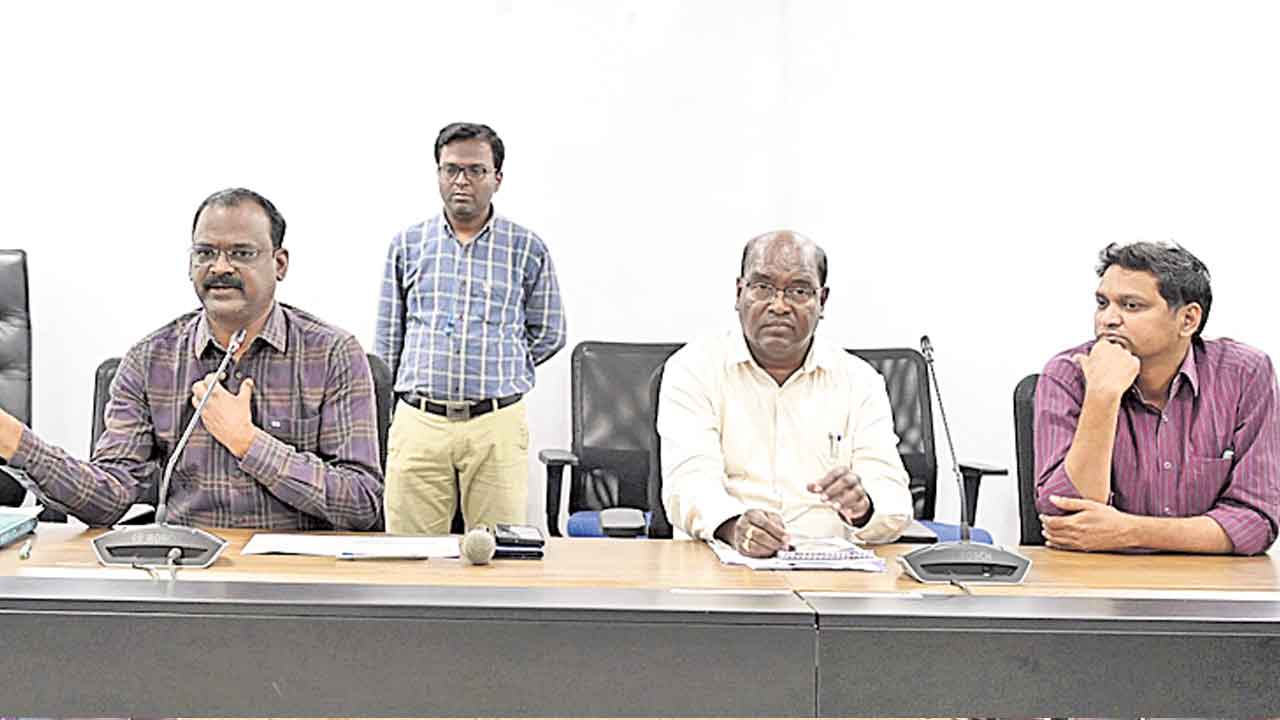 సర్వే పకడ్బందీగా నిర్వహించాలి