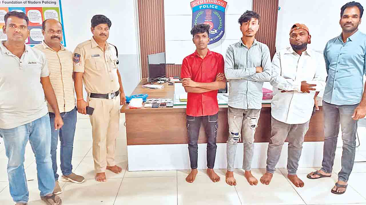 గంజాయి సేవిస్తున్న ముగ్గురి అరెస్టు