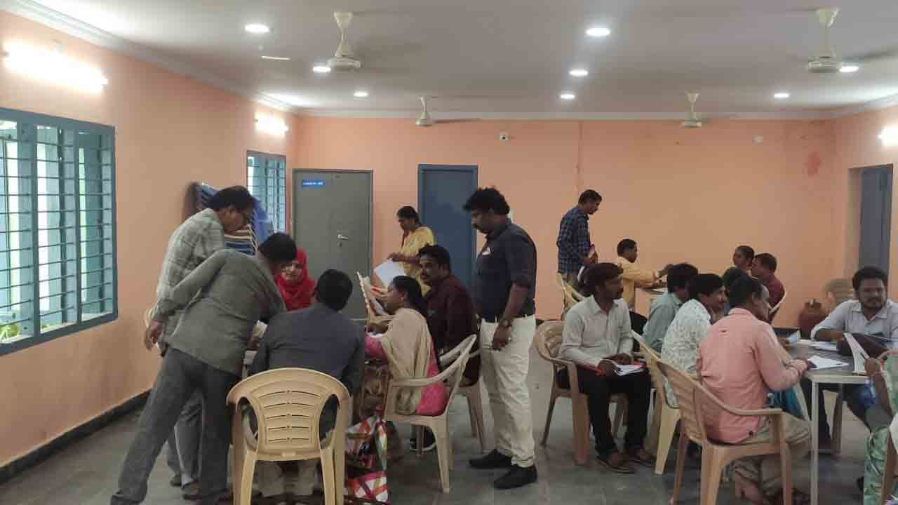 ఆలస్యమైనా.. ఆనందం లేదు