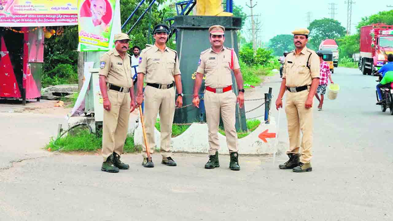 పోలీస్‌ పహారాలో ధర్మారం