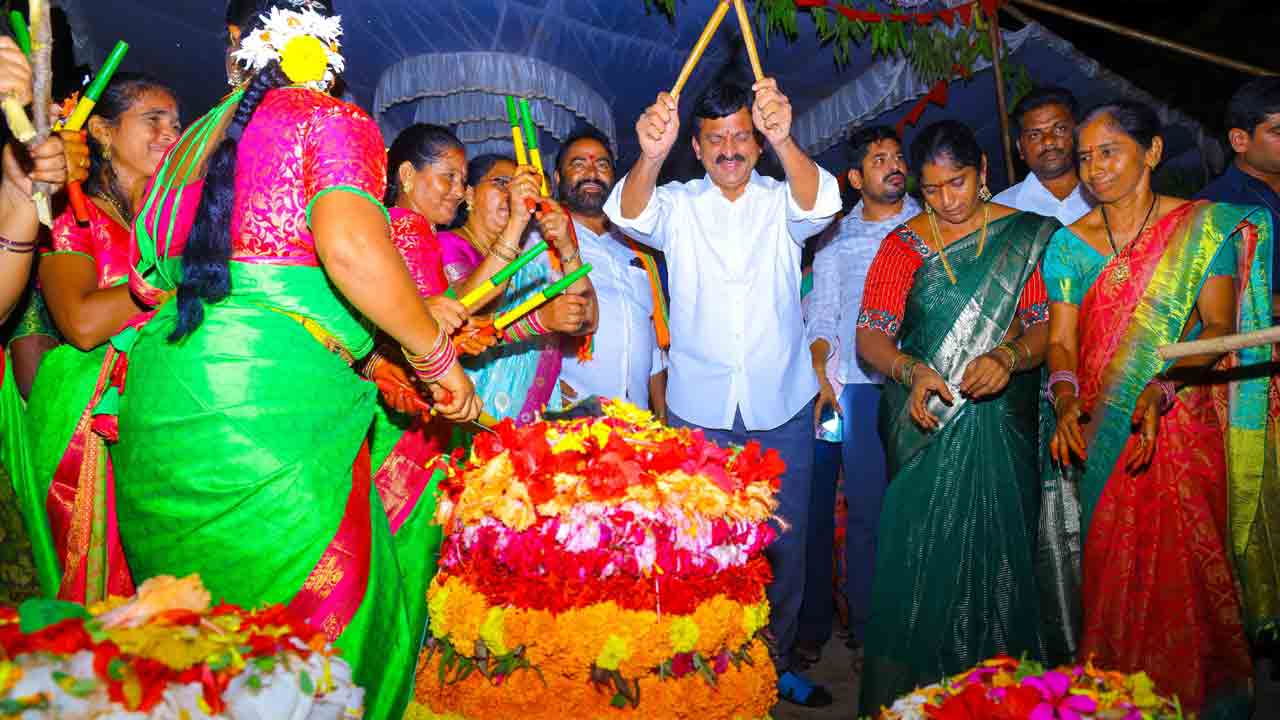 సందడిగా ‘సద్దుల బతుకమ్మ’