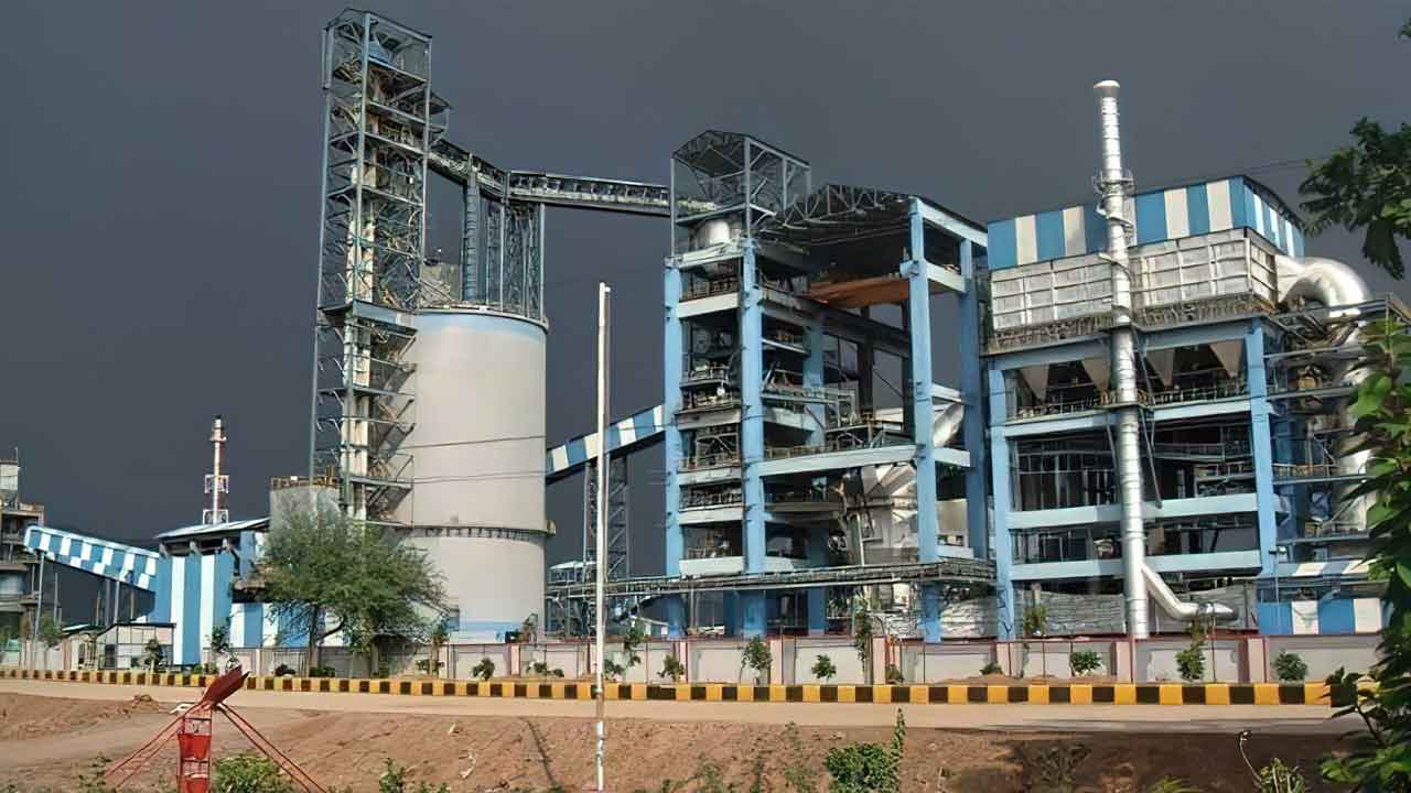 Ambuja Cement | ప్రాణాలకు నో గ్యారెంటీ.. రామన్నపేటలో అంబుజా ఫ్యాక్టరీతో స్థానికుల్లో కలవరం!