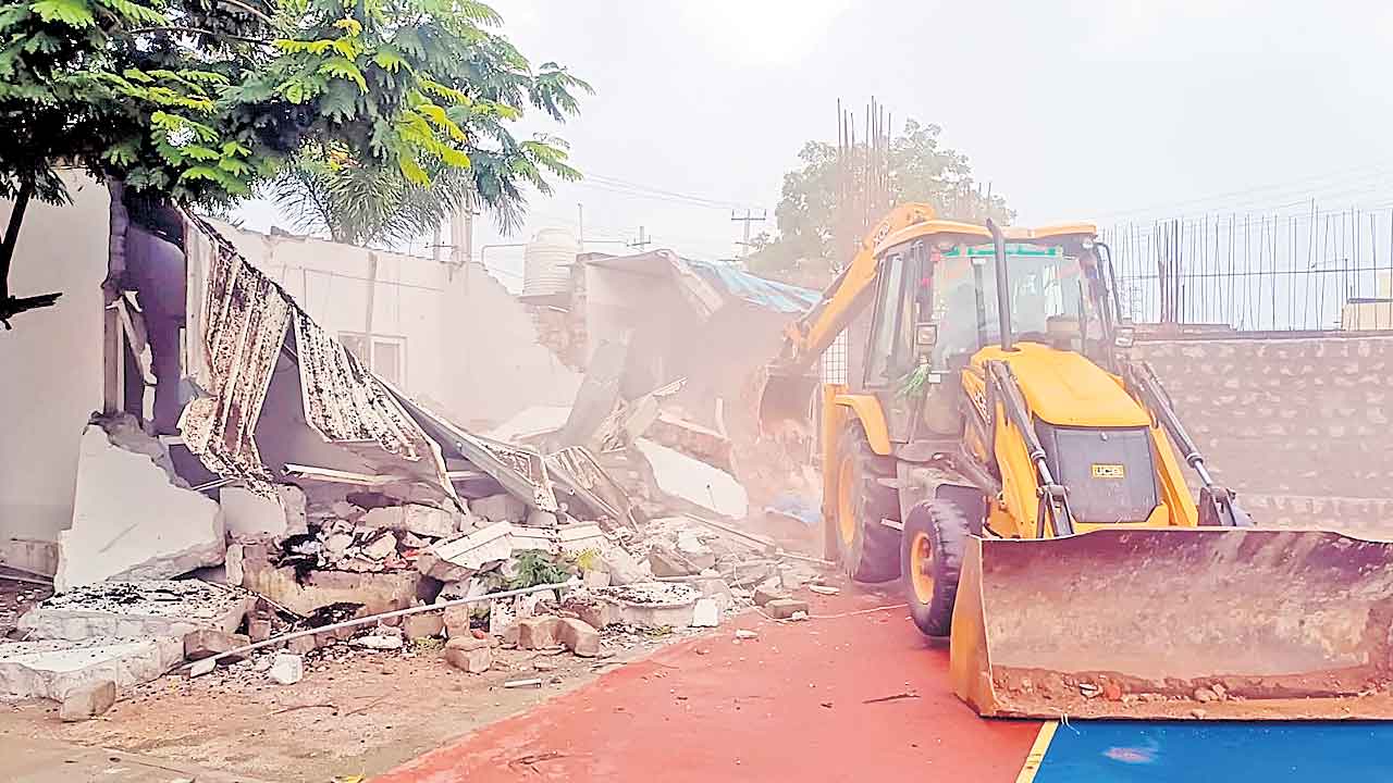 HYDRAA | రిజిస్ట్రేషన్లపై హైడ్రా బాంబ్‌! బుల్డోజర్ల భయంతో ఇండ్లు, ఫ్లాట్ల కొనుగోళ్లు డౌన్‌