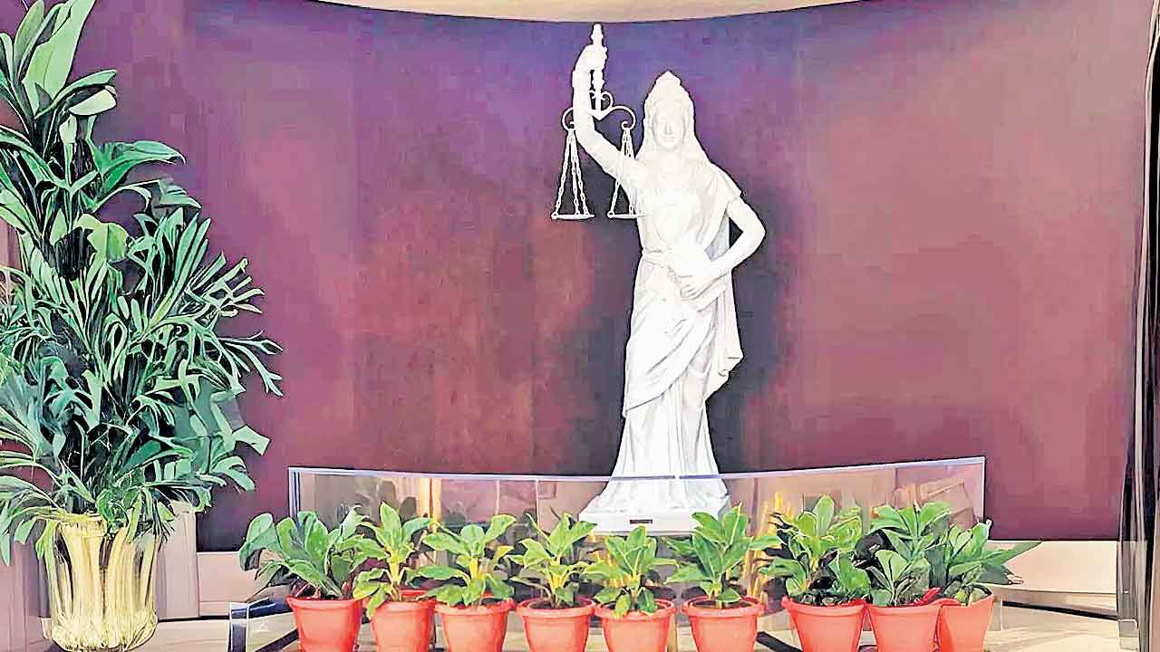 కండ్లు తెరిచిన న్యాయదేవత