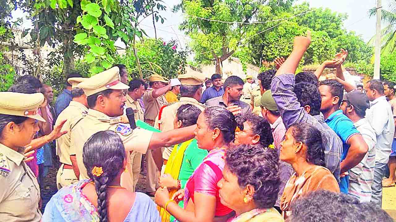 హత్య చేసిన నిందితులను కఠినంగా శిక్షించాలి