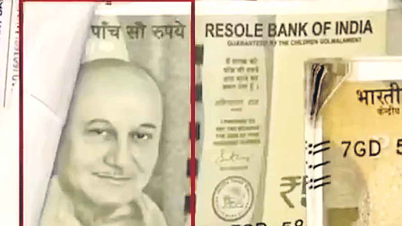 అనుపమ్‌ ఖేర్‌ ఫొటోతో రూ. 500 నకిలీ నోట్లు