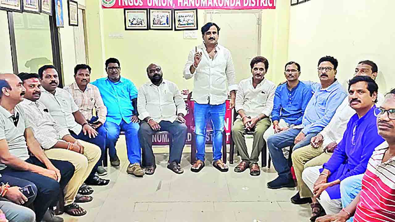 బాధ్యులపై చర్యలు తీసుకోవాలి