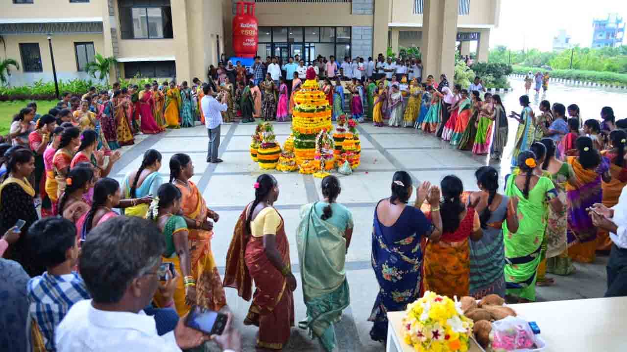 సంబురంగా సద్దుల బతుకమ్మ