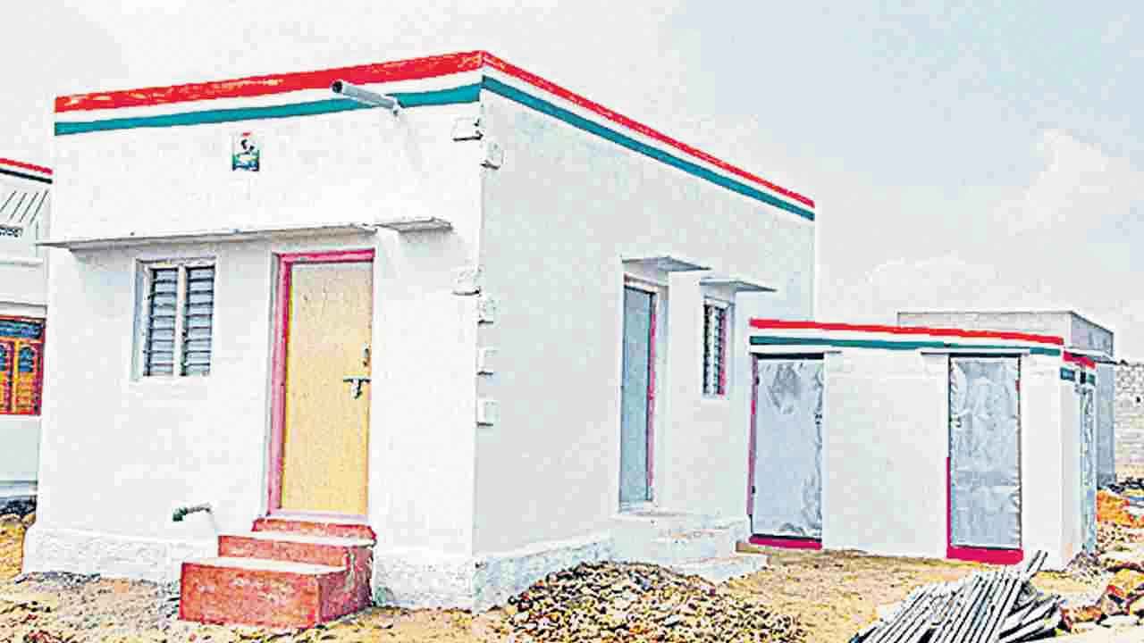 Indiramma Indlu | ఐదు లక్షలు ఏ మూలకు?.. ఇందిరమ్మ ఇండ్లకు సరిపోని నిధులు!