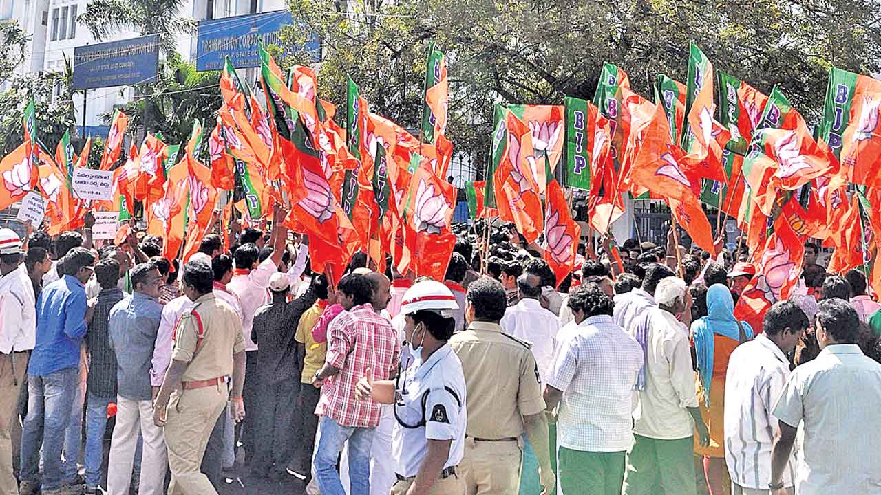 ఆ నీడలు తొలగేనా?