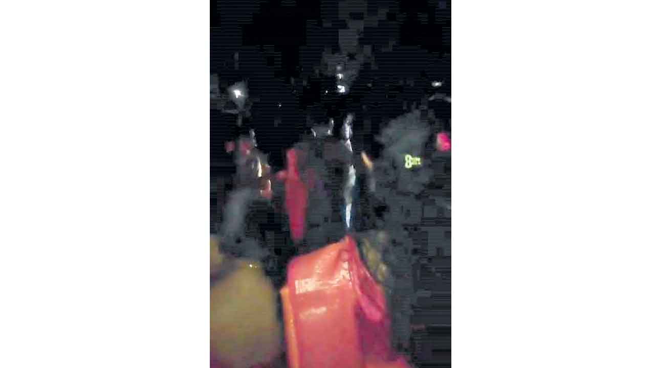 Bathukamma | చీకట్లోనే బతుకమ్మ సంబురాలు.. మంత్రి సీతక్క ఇలాకాలో ఈ దుస్థితి