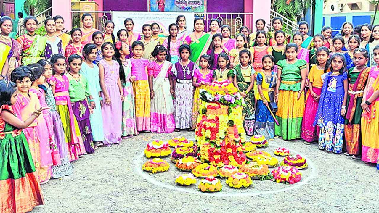 పూల జాతరకు వేళాయె!