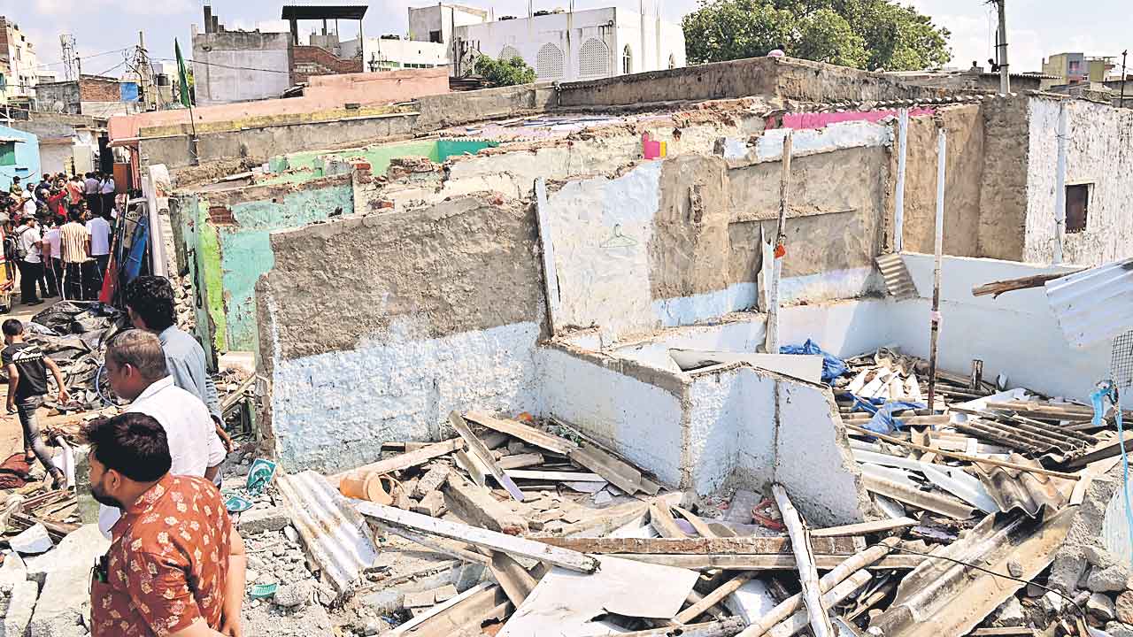 Telangana | ఆరు గ్యారెంటీలన్నరు.. అరిగోస పెడుతున్నరు.. మీ ఇండ్లు వద్దు.. రెండు లక్షలూ వద్దు