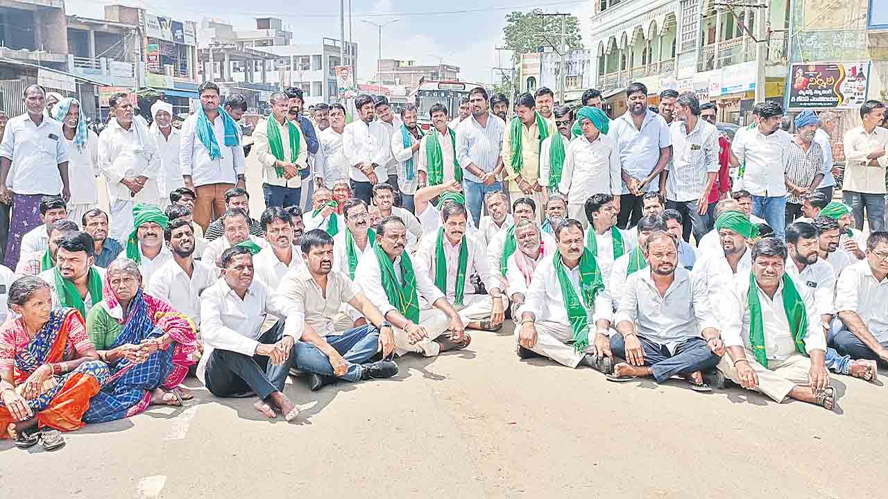 రుణమాఫీ చేయకుంటే అసెంబ్లీ ముట్టడి