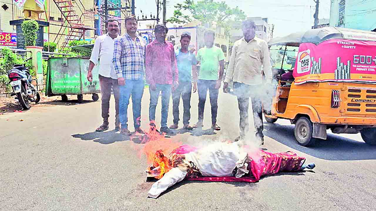 నోరు అదుపులో పెట్టుకో..