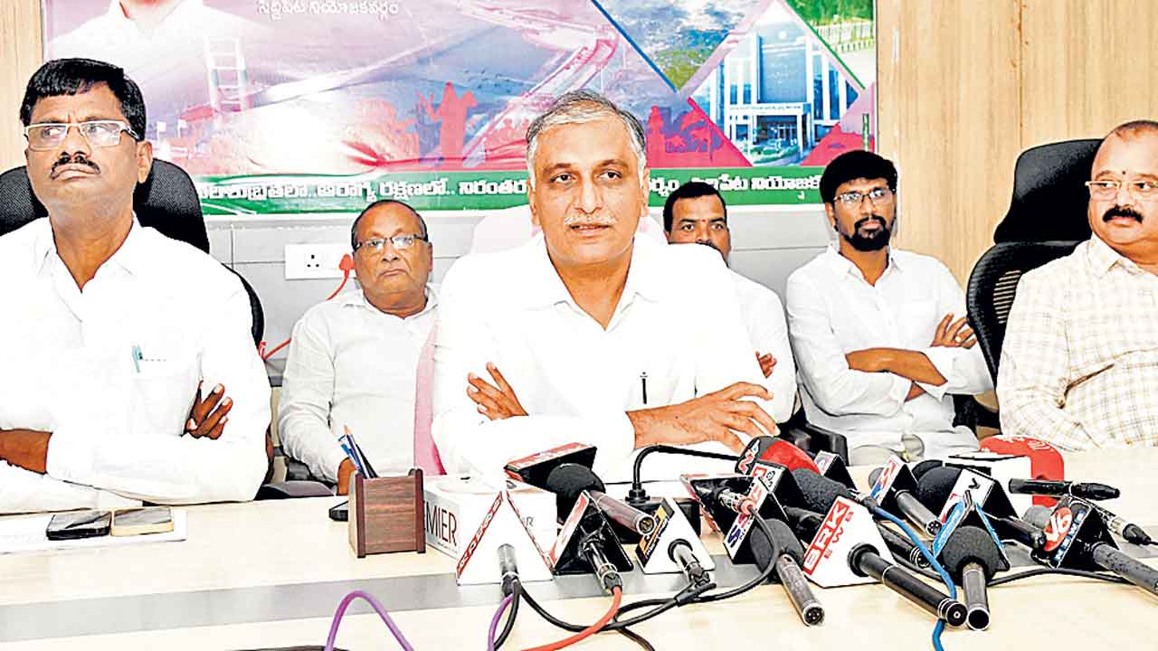 కళతప్పిన హైదరాబాద్‌.. రేవంత్‌ తొందరపాటు నిర్ణయాల వల్ల కుదేలైన రియల్‌ రంగం