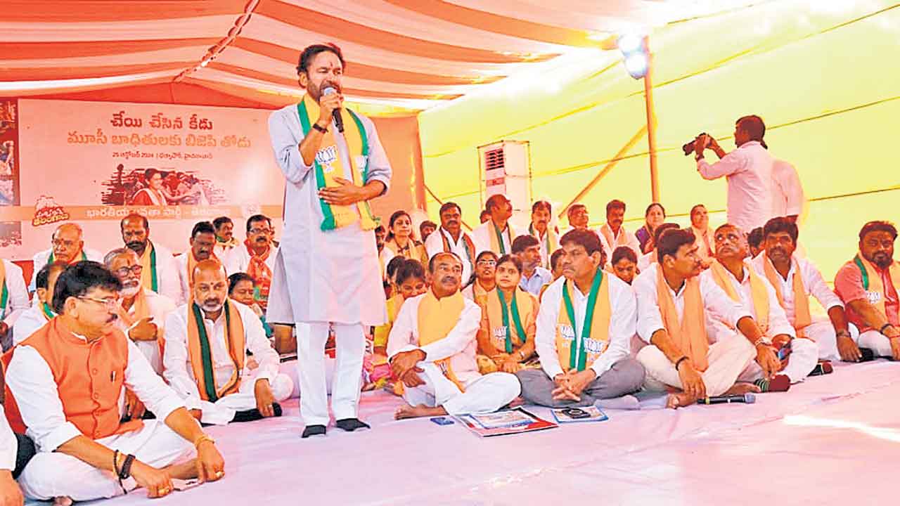 పేదల ఇండ్లు కూల్చితే రణరంగమే