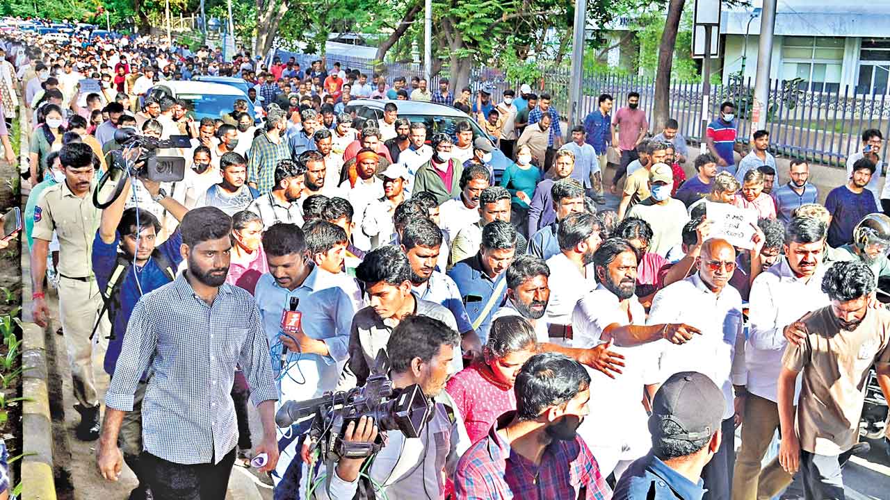 Group 1 Mains | సర్కార్‌ పై గ్రూప్‌ మార్చ్‌.. అశోక్‌నగర్‌ టు తెలంగాణ సచివాలయం