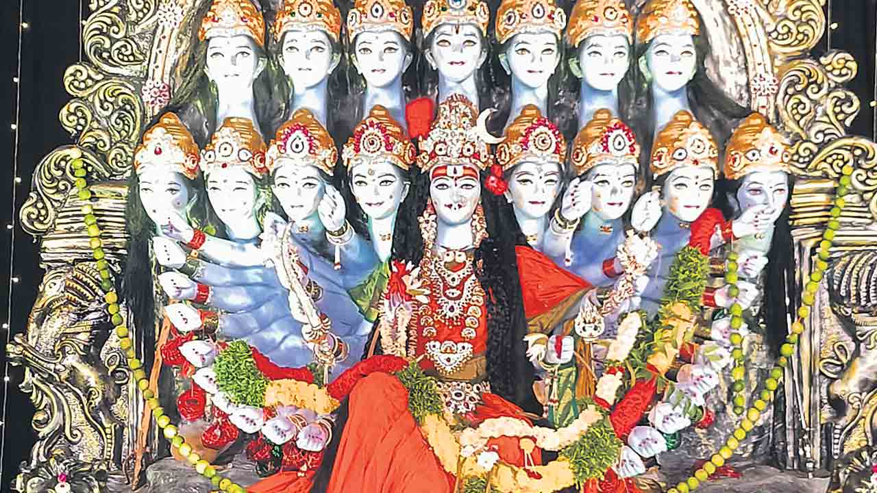 వైభవంగా దేవీ శరన్నవరాత్రి ఉత్సవాలు