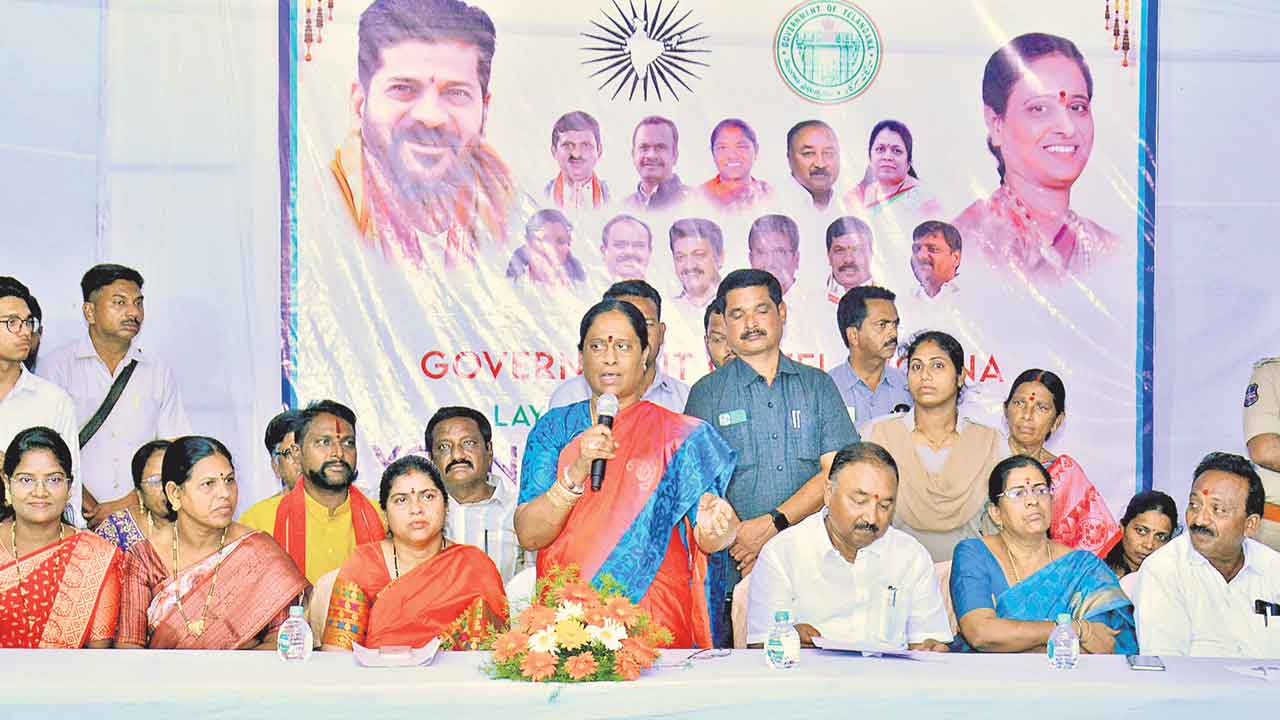 Konda Surekha | ప్రభుత్వ టీచర్లకు వారి స్కిల్స్‌పైనే నమ్మకం లేదు! కొండా సురేఖ అనుచిత వ్యాఖ్యలు