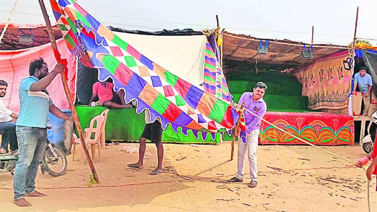 అనుమతిలేని పటాకుల దుకాణాలు మూసివేత