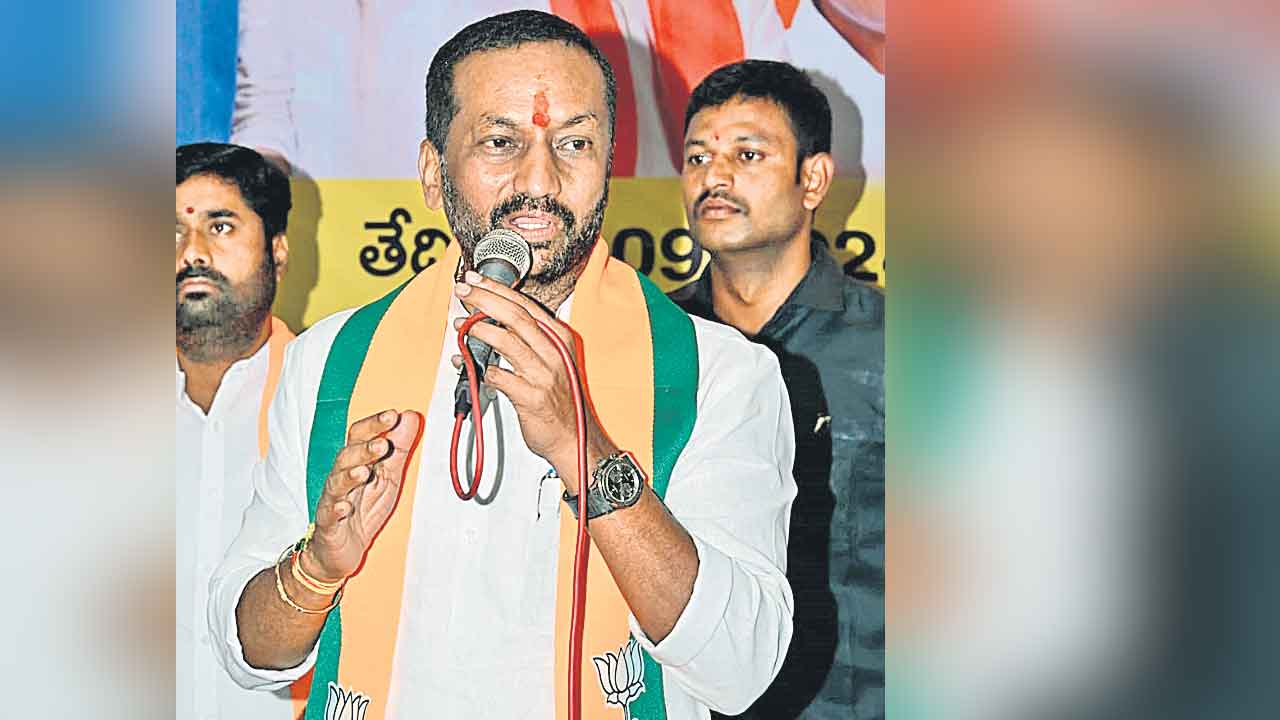 MP Raghunandan Rao | హైడ్రాకు రఘునందన్‌ మద్దతు.. ఎంపీ తీరుపై బీజేపీలో రసవత్తర చర్చ
