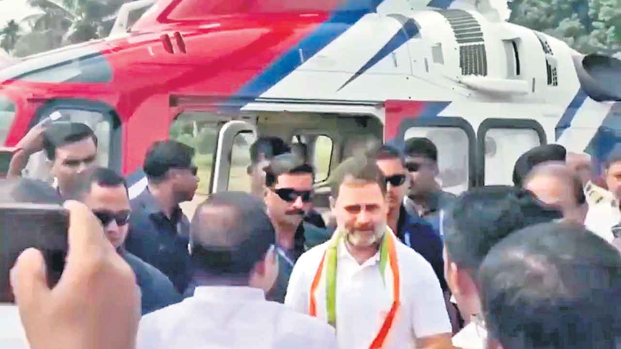 Congress | ప్రియాంక నామినేషన్కు తెలంగాణ ప్రభుత్వ హెలికాప్టర్?.. ఇంటి వాహనంగా వాడుకుంటున్న కాంగ్రెస్!