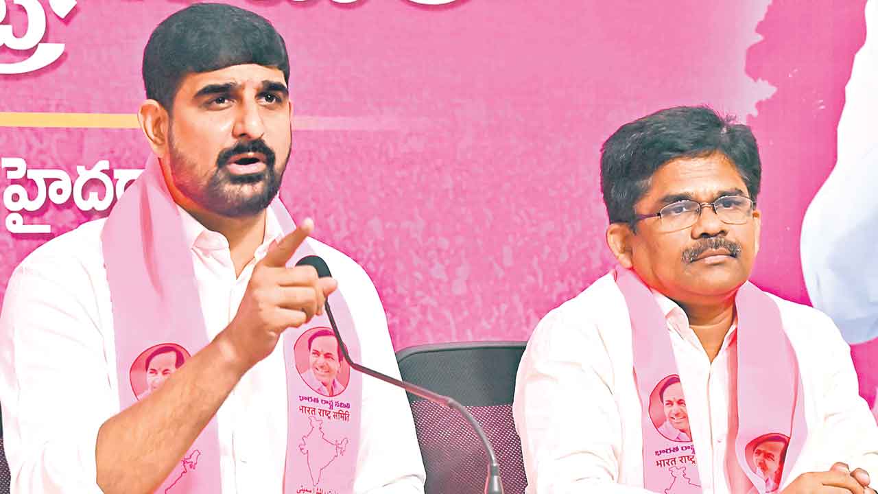 ఎమ్మెల్యే సంజయ్‌పై హత్య కేసు పెట్టాలి