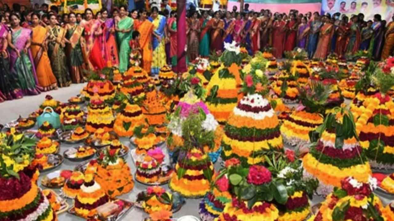 సద్దుల బతుకమ్మను సెలవుగా ప్రకటించాలి: టీఎస్ సెక్రటేరియట్ అసోసియేషన్