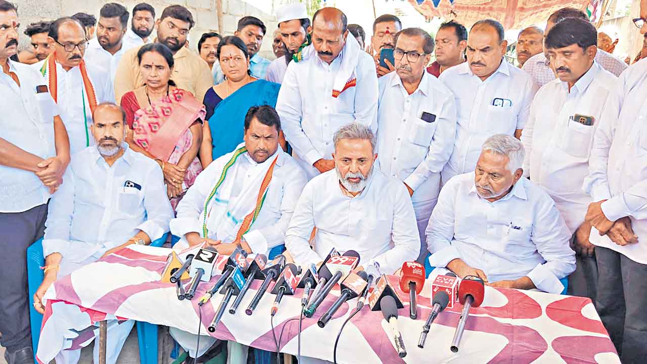 ఆస్తులు కాపాడుకోడానికే కాంగ్రెస్‌లోకి