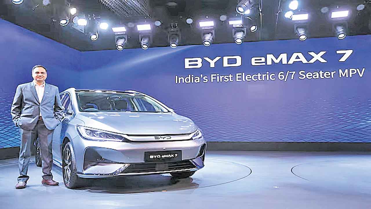 EV Car | ఒక్కసారి ఛార్జ్‌ చేస్తే 530 కి.మీ. వెళ్లొచ్చు.. బీవైడీ నుంచి  సరికొత్త ఈవీ కారు