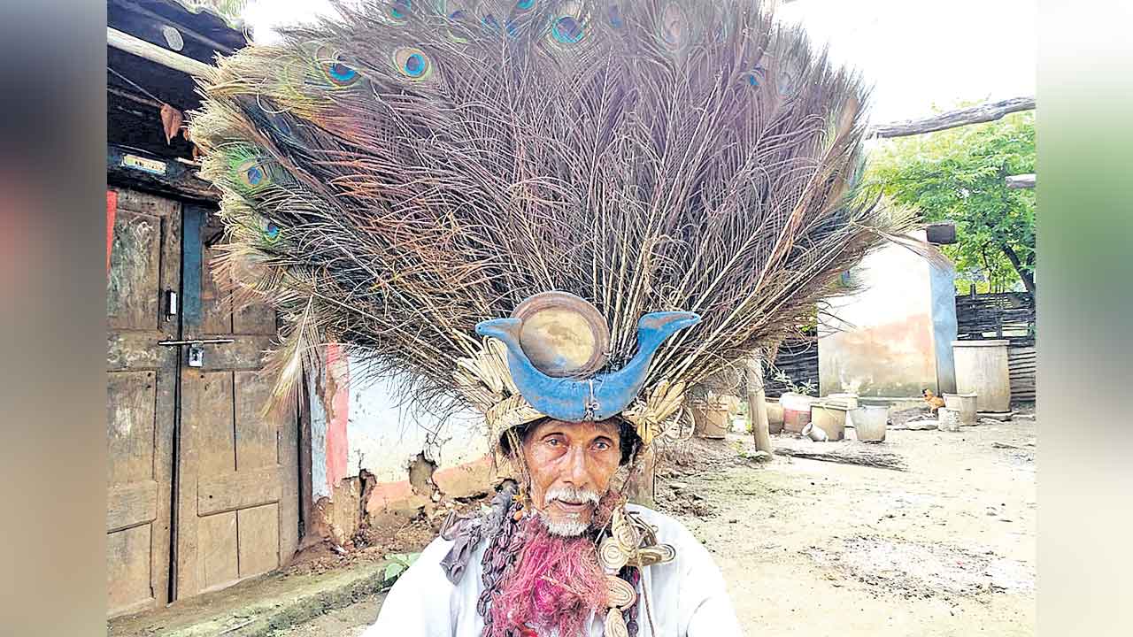 గుస్సాడీ నృత్య ‘కనక’ం 