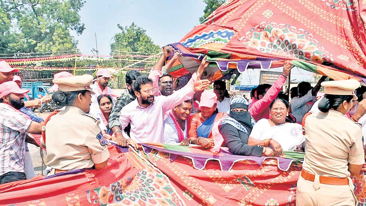 BRS | బీఆర్‌ఎస్‌ దీక్షపై పోలీస్‌ జులుం